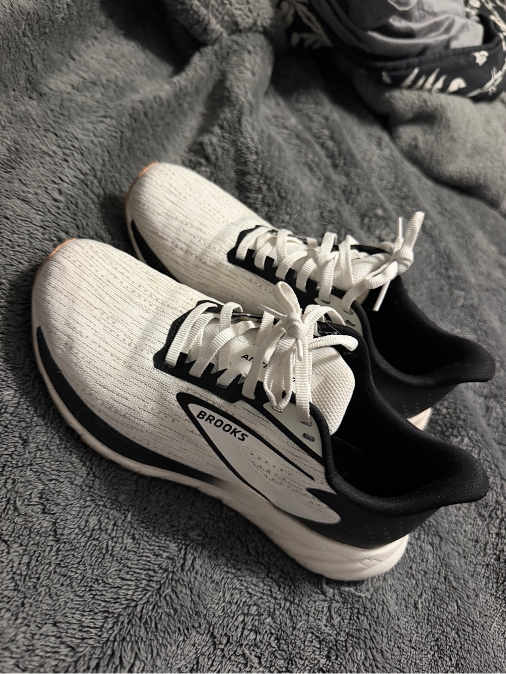 Brooks Women's White and Black Athletic Running Shoes